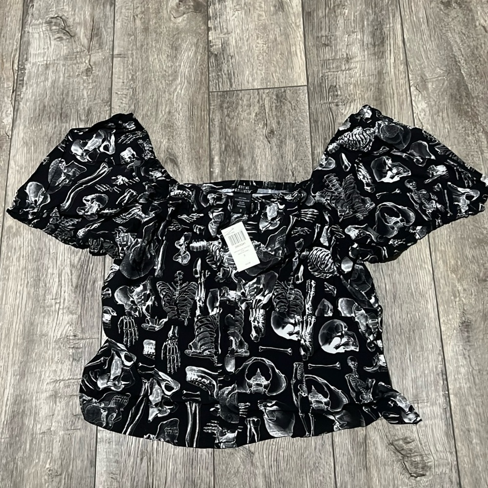 NWT HOT TOPIC ANATOMY TOP-PLUS